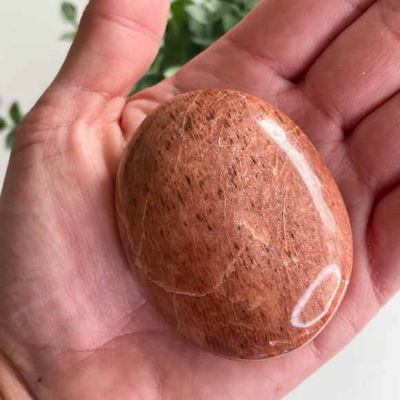 AA Grade Peach Moonstone Meditation Palm Stone - Picture 12 of 14